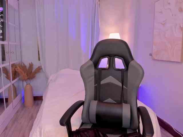 LeahJones webcam