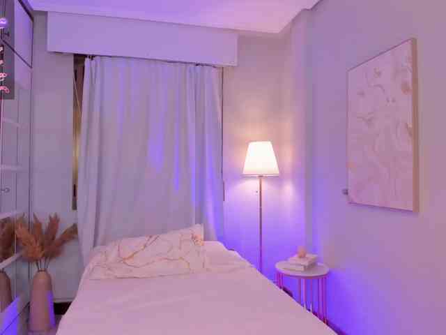 LeahJones Sex Cam Show