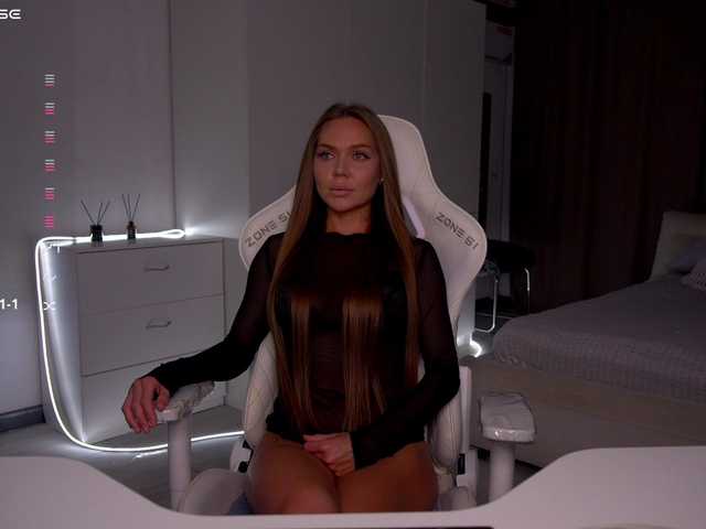 eVvushka — live female cam