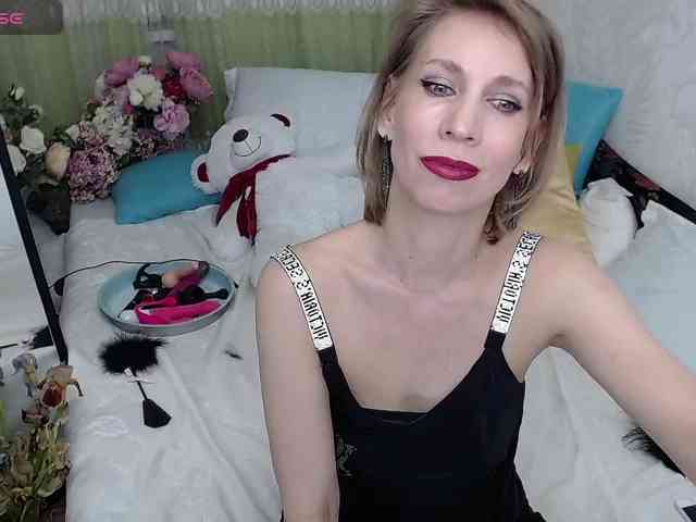 KirstenDesire webcam