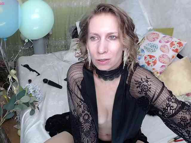 KirstenDesire webcam