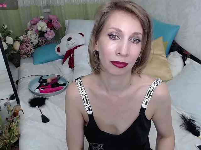 KirstenDesire webcam