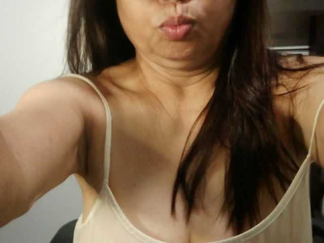 melon2love4u live cam on BongaCams