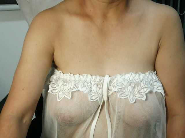 melon2love4u live cam on BongaCams