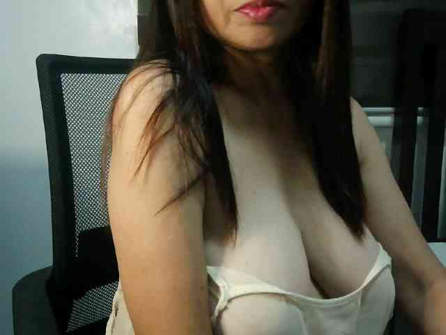 Melon2love4u's cam show statistics and live stream