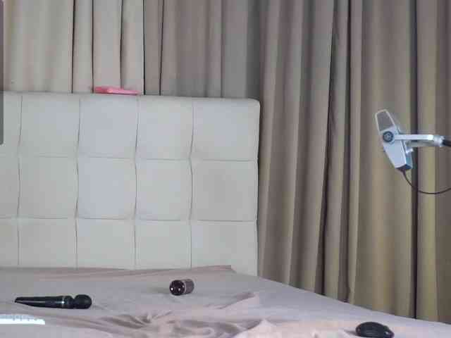 Vikki100500 Live Webcam on BongaCams