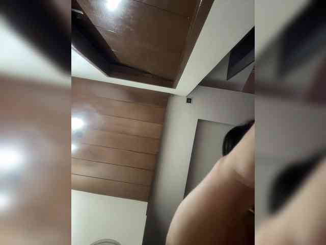 supreelea webcam