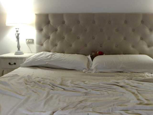 Perri-Shy live cam