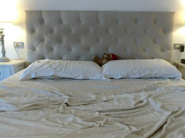 Perri-Shy live cam on BongaCams