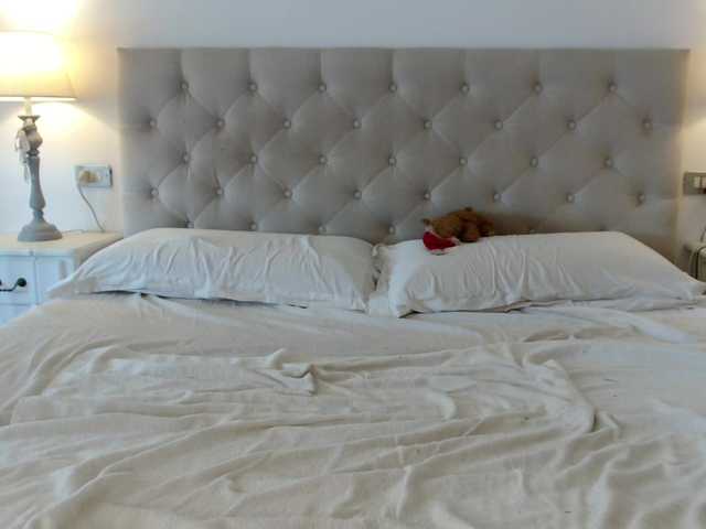 Perri-Shy live cam on BongaCams