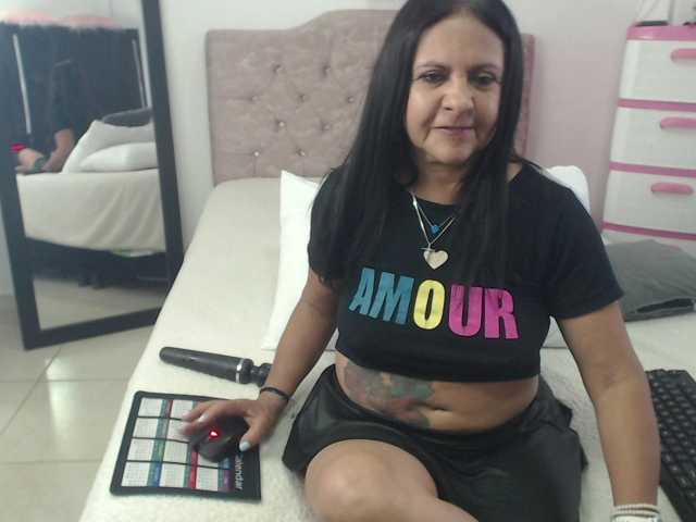 katiehotx live cam on BongaCams