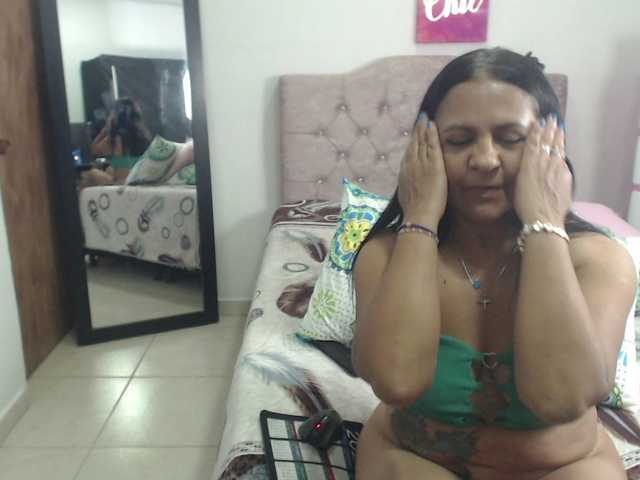 katiehotx live cam on BongaCams