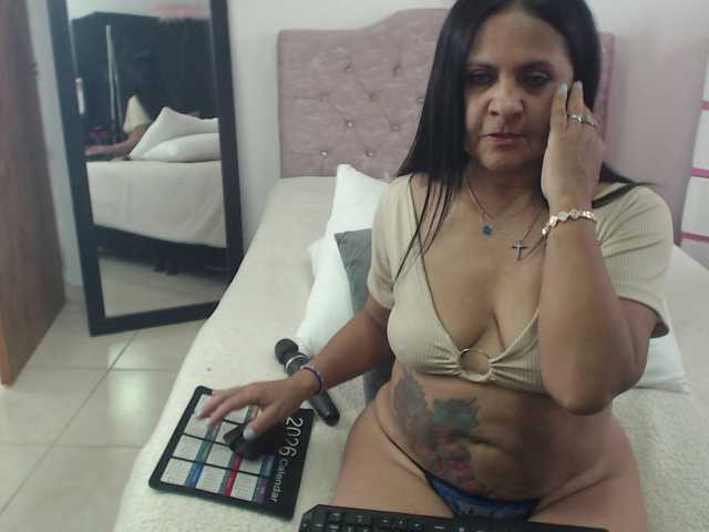 katiehotx live cam on BongaCams