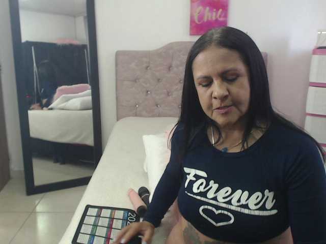katiehotx live cam on BongaCams
