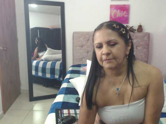 katiehotx live cam on BongaCams