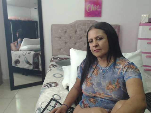 katiehotx, en vivo ahora en BongaCams