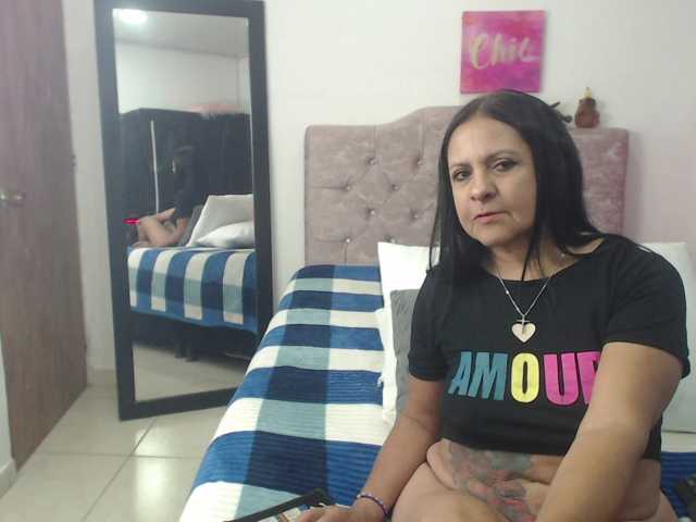 katiehotx live cam on BongaCams