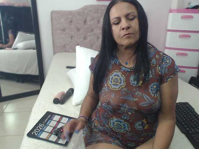 katiehotx live cam on BongaCams