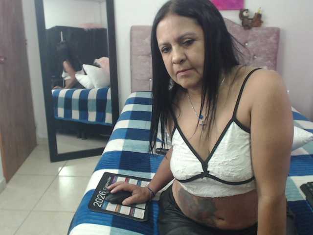 katiehotx live cam on BongaCams
