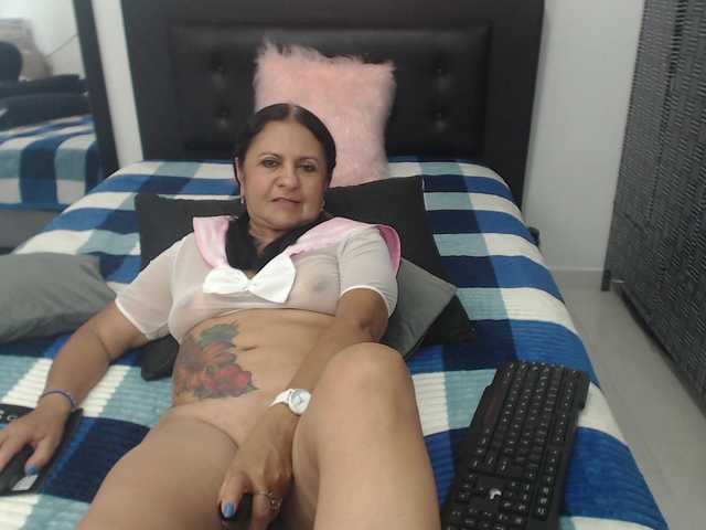 katiehotx live cam on BongaCams