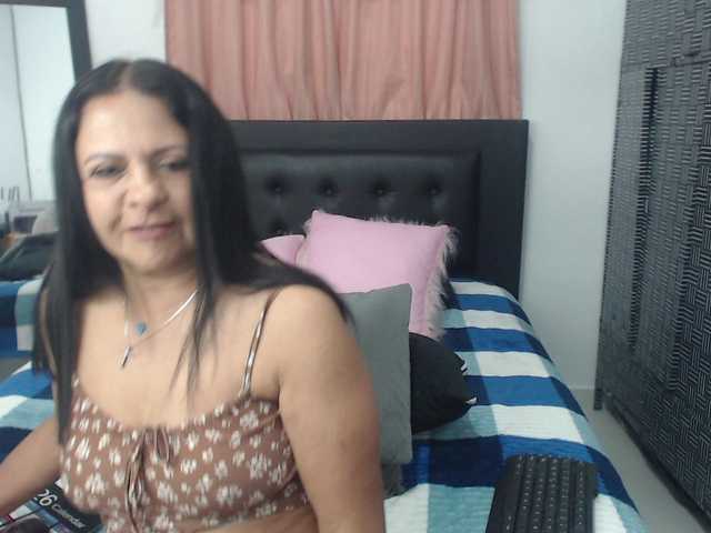 katiehotx live cam on BongaCams