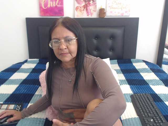katiehotx live cam on BongaCams