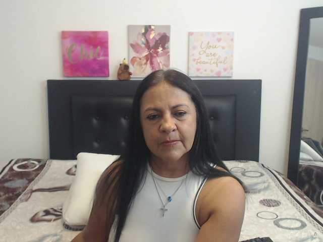 katiehotx cam belle