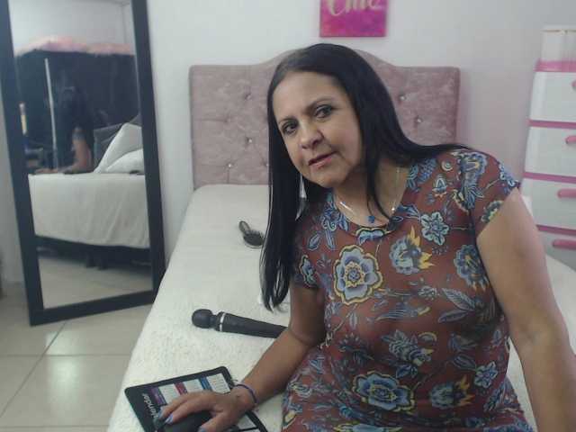 katiehotx live cam on BongaCams