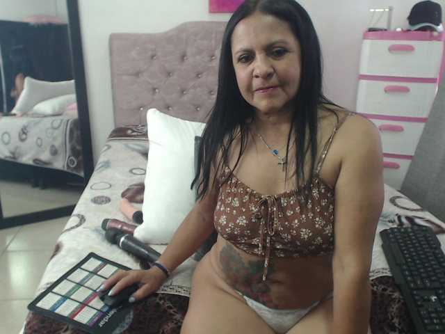 katiehotx live cam on BongaCams