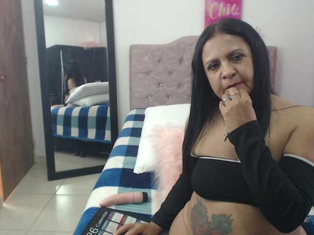 katiehotx live cam on BongaCams