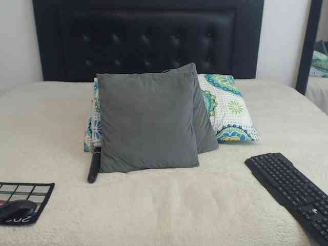 katiehotx webcam