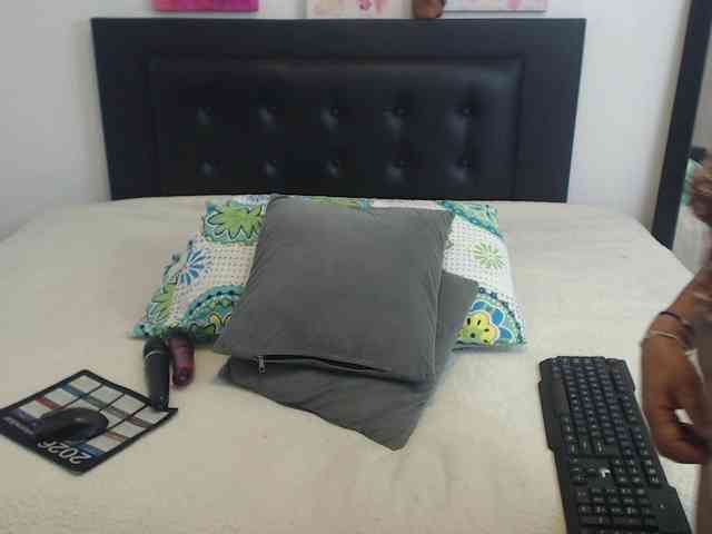 katiehotx webcam