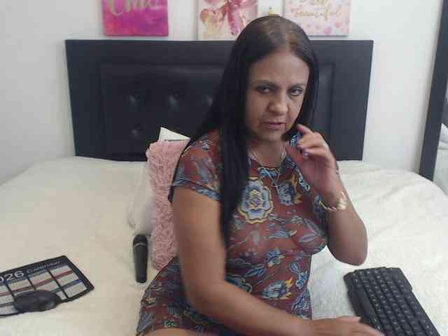 katiehotx webcam