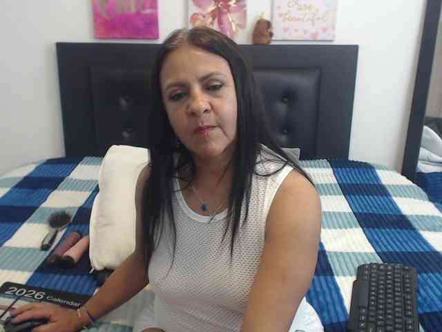 katiehotx Live Webcam on BongaCams