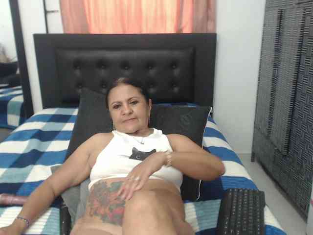 katiehotx webcam