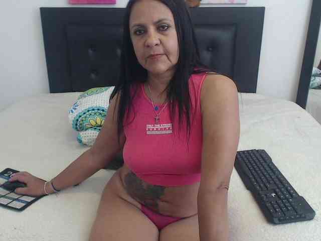 katiehotx webcam