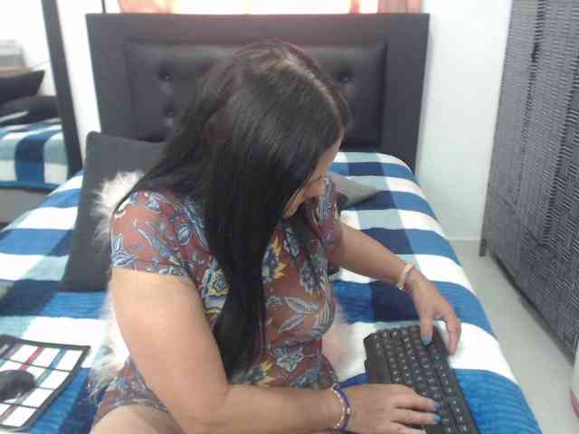 katiehotx webcam
