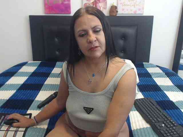 katiehotx Live Webcam on BongaCams