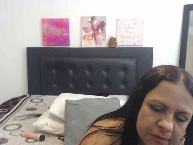katiehotx webcam