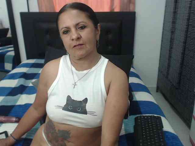 katiehotx webcam