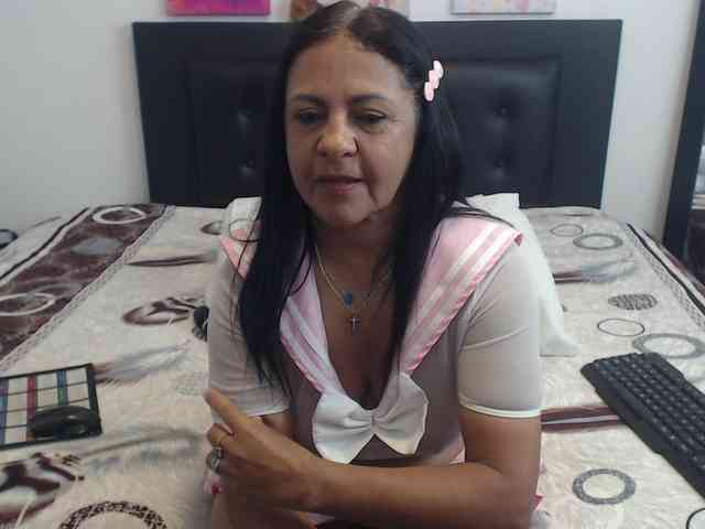 katiehotx webcam