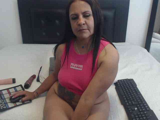 katiehotx webcam