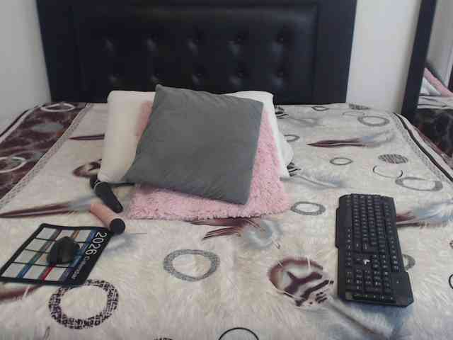 katiehotx webcam