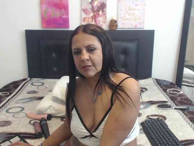 katiehotx webcam