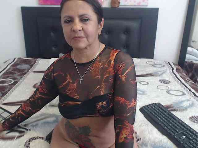 katiehotx webcam