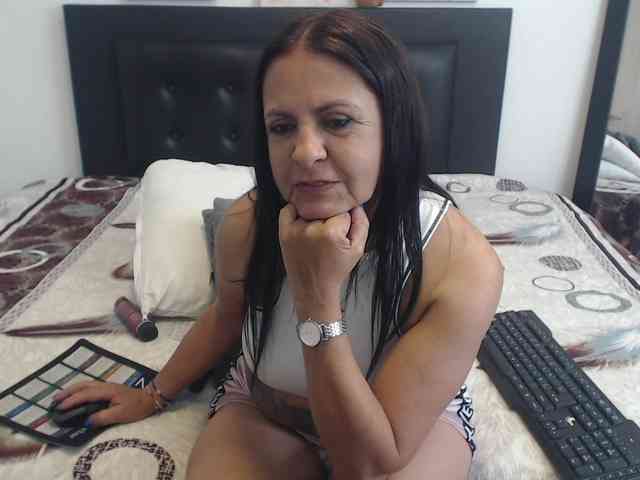 katiehotx webcam