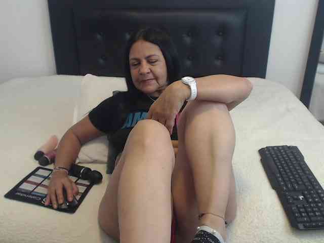 katiehotx webcam