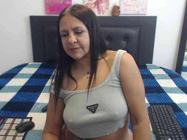 katiehotx Live Webcam on BongaCams