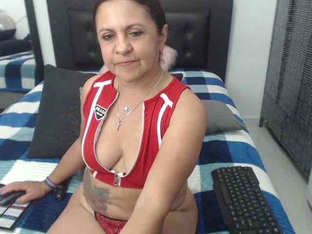 katiehotx webcam