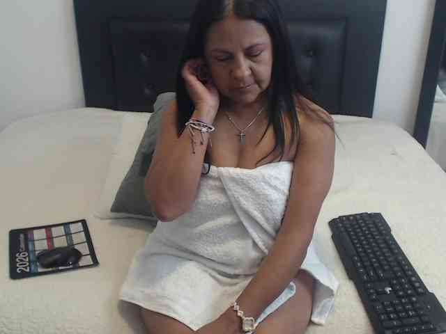 katiehotx webcam